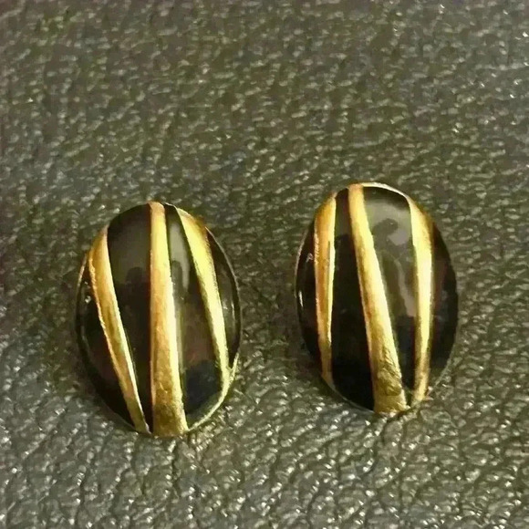 Black enamel and gold tone round post earrings 80s - Picture 2 of 3